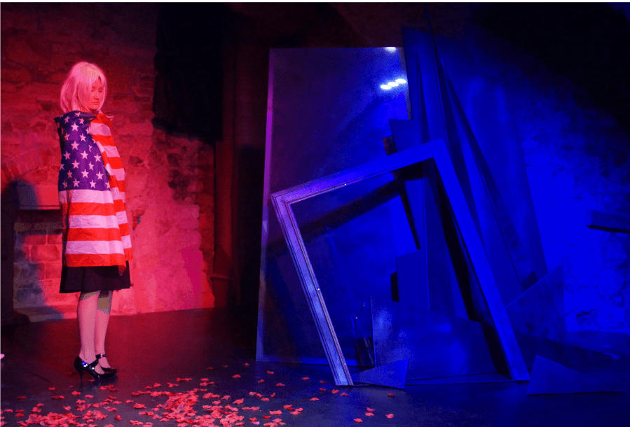 LOLA BLAU Agnes Decker c Alexander Gonschior